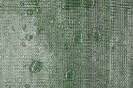 Poate adăposti cu nuanțe impermeabile adăpost de ploaie?